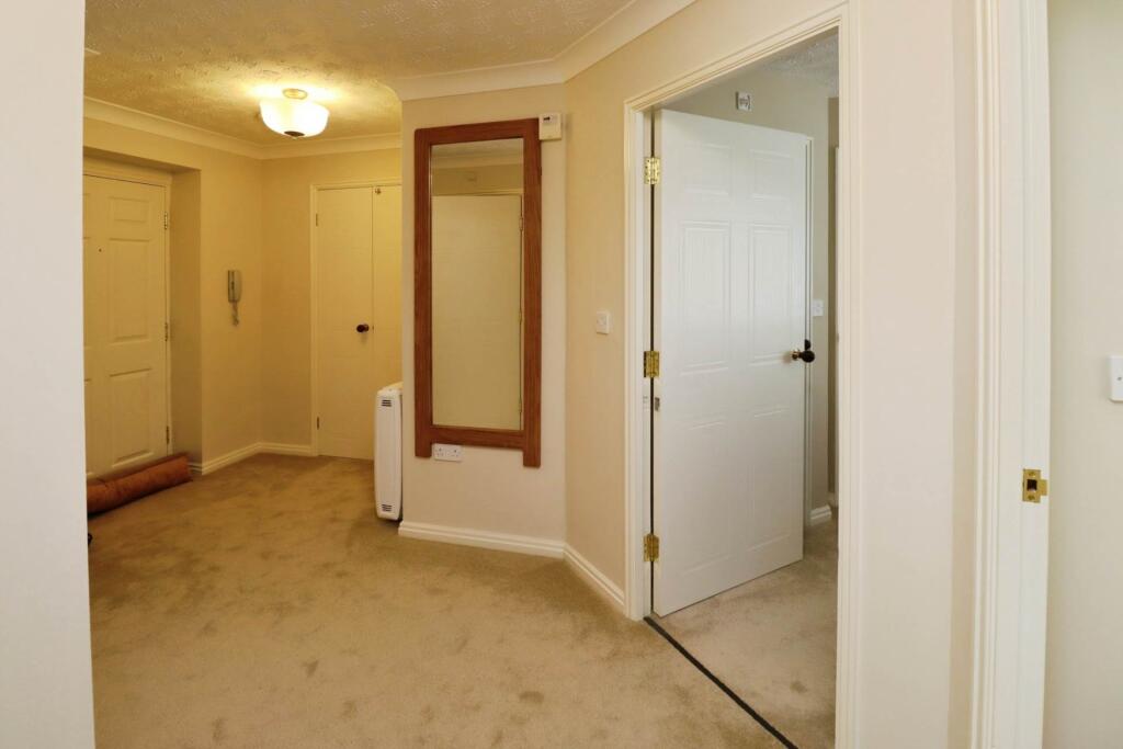 Apartment in Wirral, Liverpool City Region - View 5