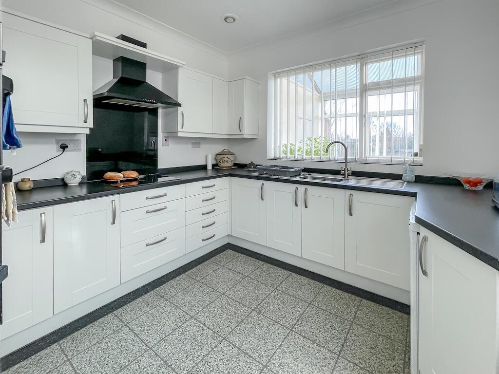 WOLLASTON - High Park Avenue photo 3