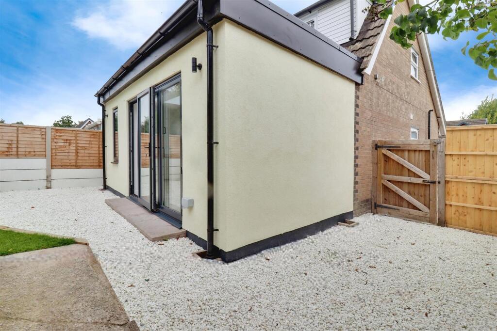 Woodside Drive, Sandbach photo 4