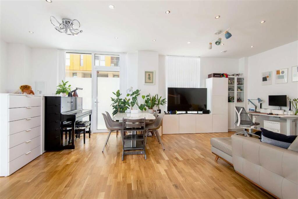 3 bedroom flat for rent