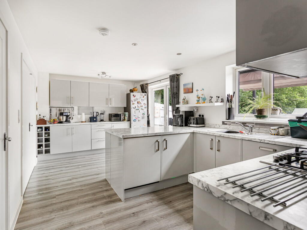 Blakewell Close, Sticklepath, Barnstaple, North Devon photo 3
