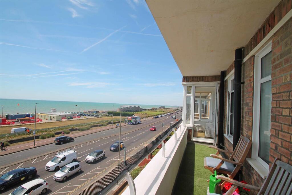 Apartment in Hove, Aldrington - View 2
