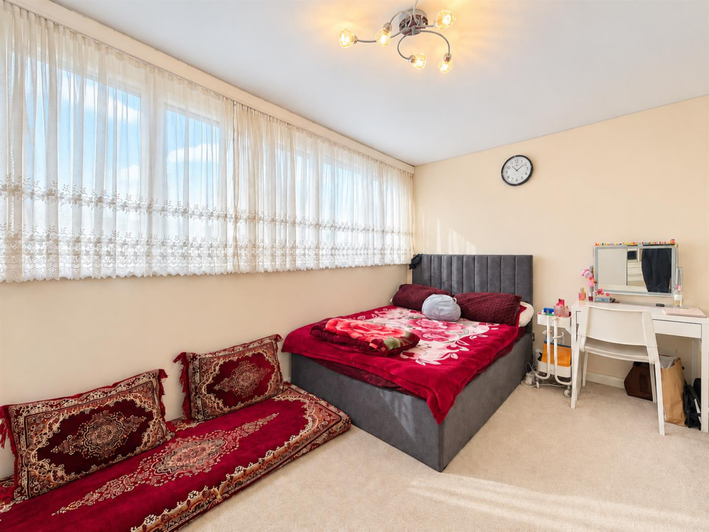 Apartment in Twickenham - More