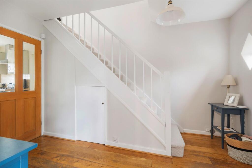 St. Quentin Drive, Bradway, S17 - More