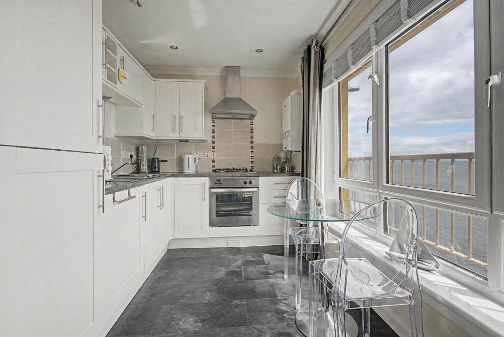 30 Harbour Point, Saltcoats, KA21 5EQ photo 4