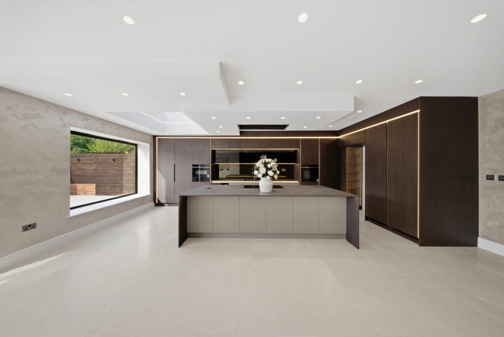 House in Harrow - More