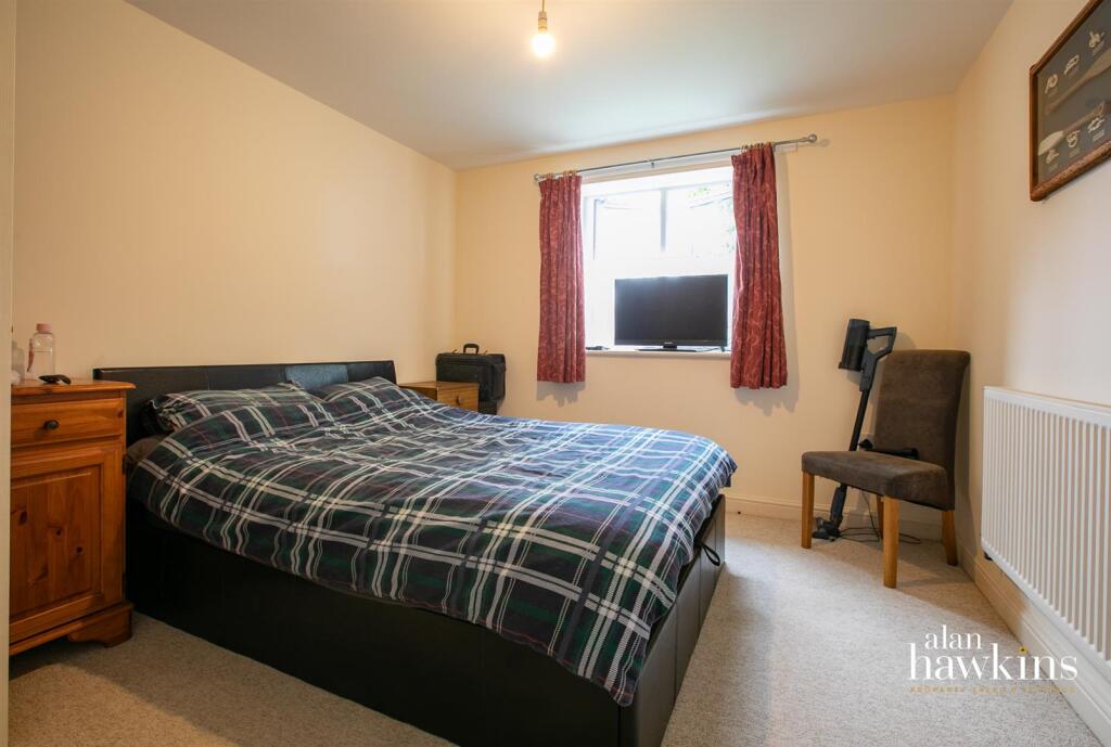 Apartment in Swindon - View 5