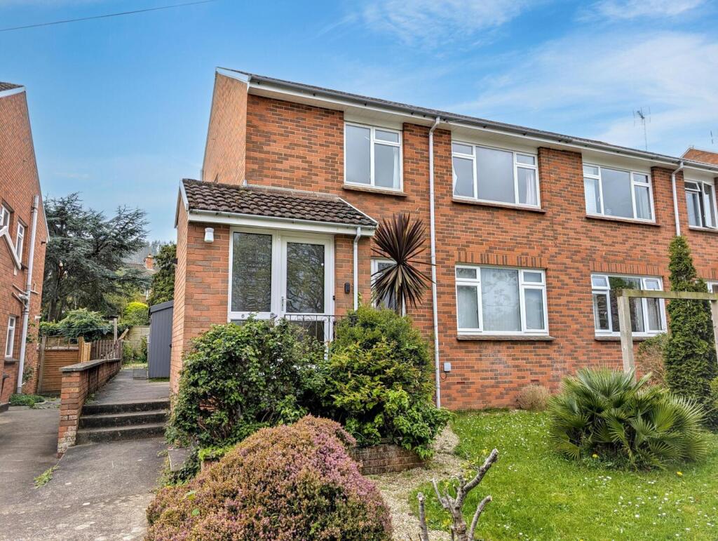 2-bed flat on Townsend Road, Minehead, £165,000