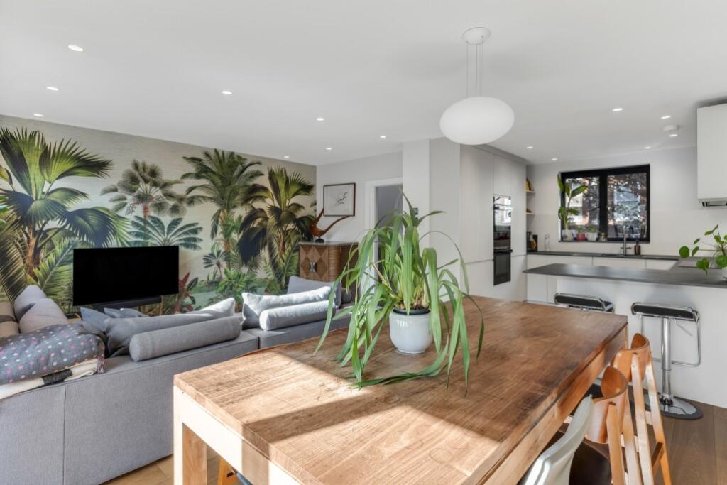 House in London - View 5