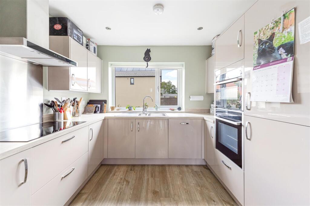 House in Bristol, Claverham - More