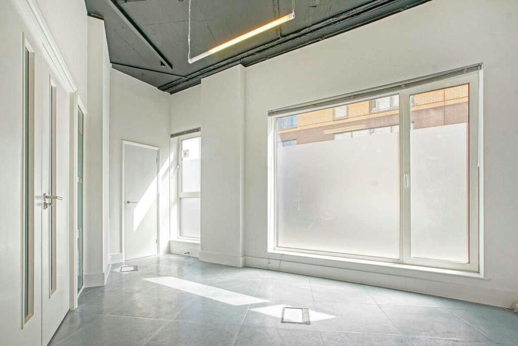 12 Tyssen Street