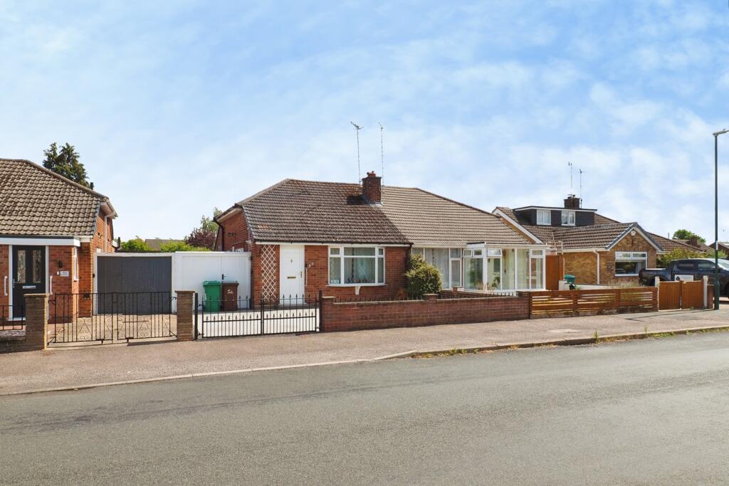 Main image of property: Brookthorpe Way, Silverdale, Nottingham, NG11