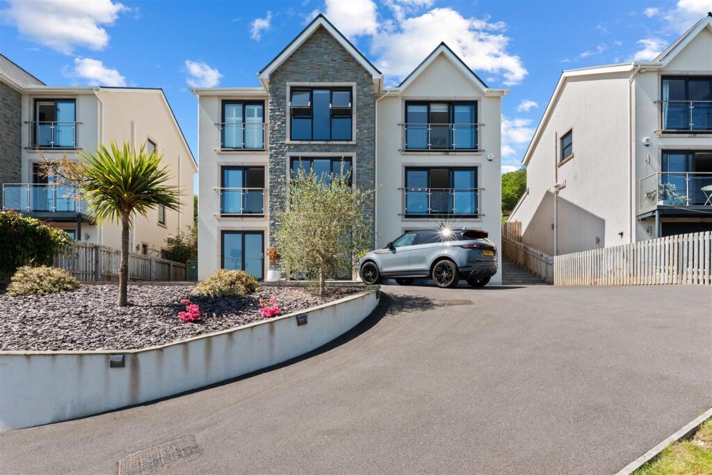 Main image of property: Cysgod Y Deri, Llanedi Road, Pontarddulais, Swansea