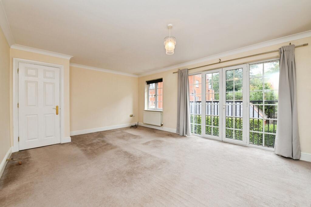 Apartment in Brentwood, Essex - View 3