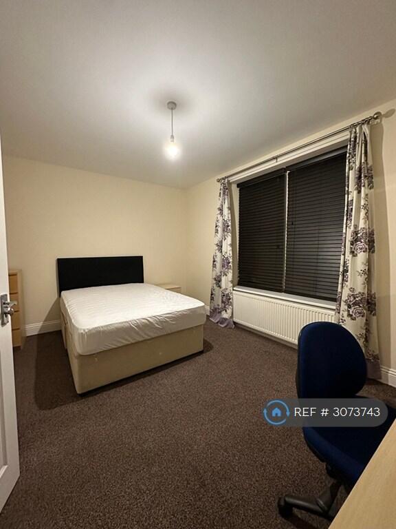 Apartment in Newcastle upon Tyne - View 4