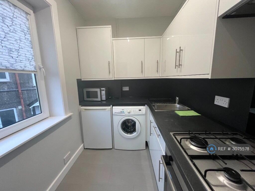 Apartment in Edinburgh - More