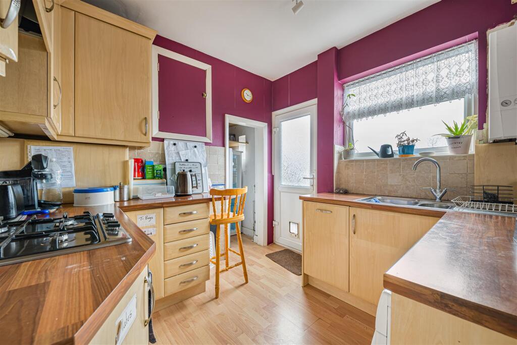 Apartment in Sidcup, Hurst, Albany Park - View 4