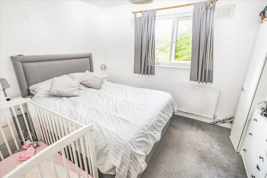 Amerden Way, Windsor Meadows, Cippenham photo 4