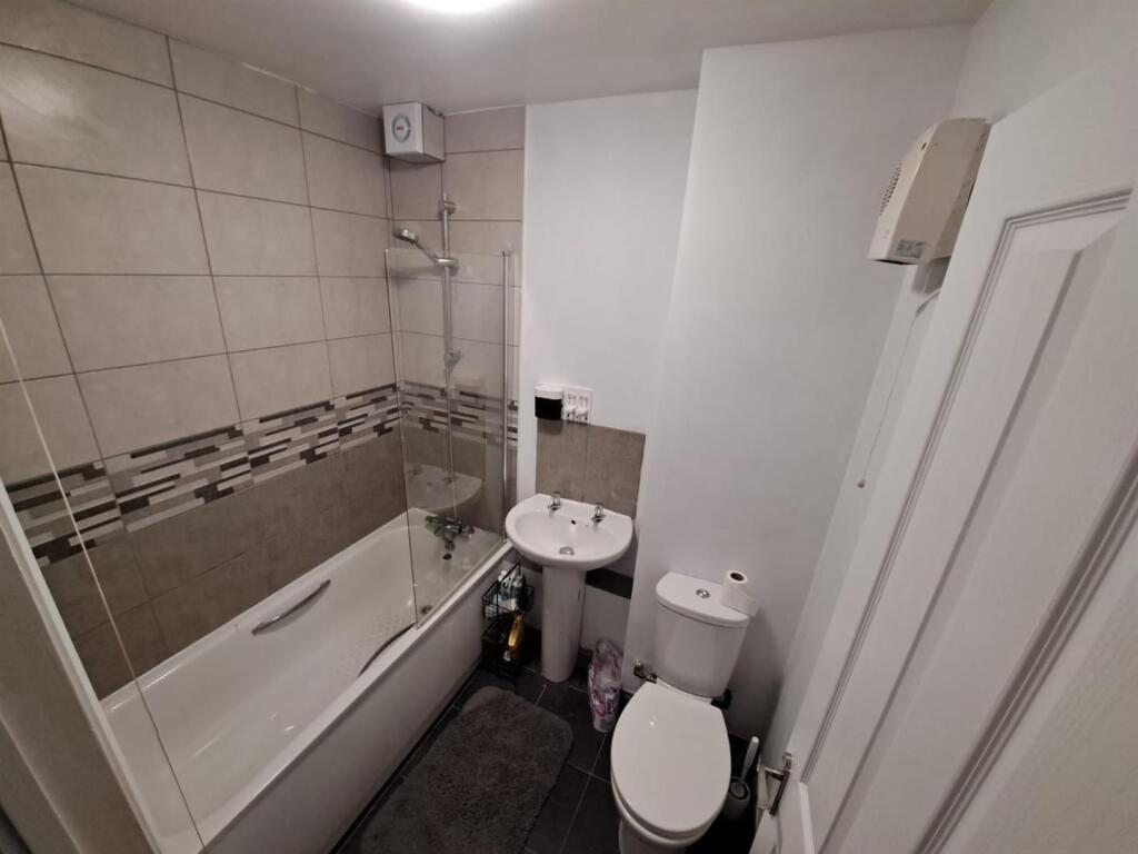 Apartment in Rochester - More