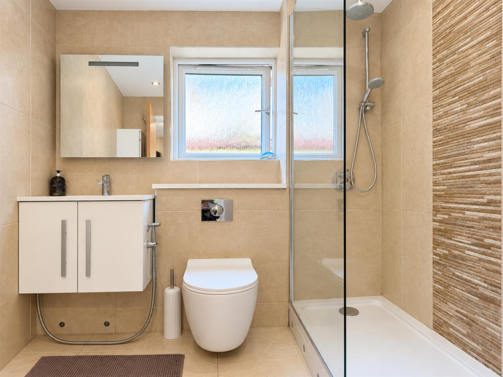 Apartment in Southall - View 5
