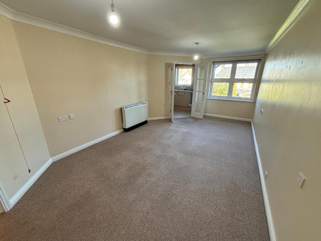 Apartment in Southend-on-Sea - More