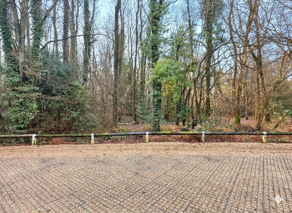 Castilian Way, Whiteley, Fareham photo 2