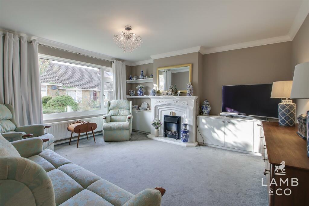 2-bed bungalow on Ospreys, Clacton-On-Sea, £230,000