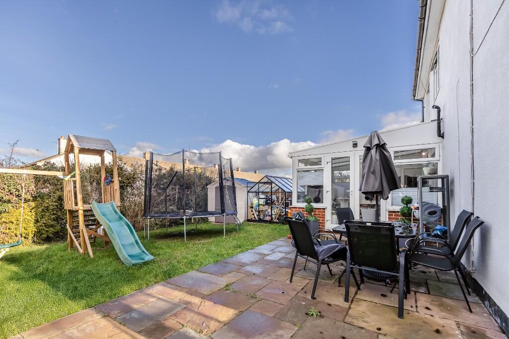 Main image of property: Hookfield, Harlow CM18 6QW