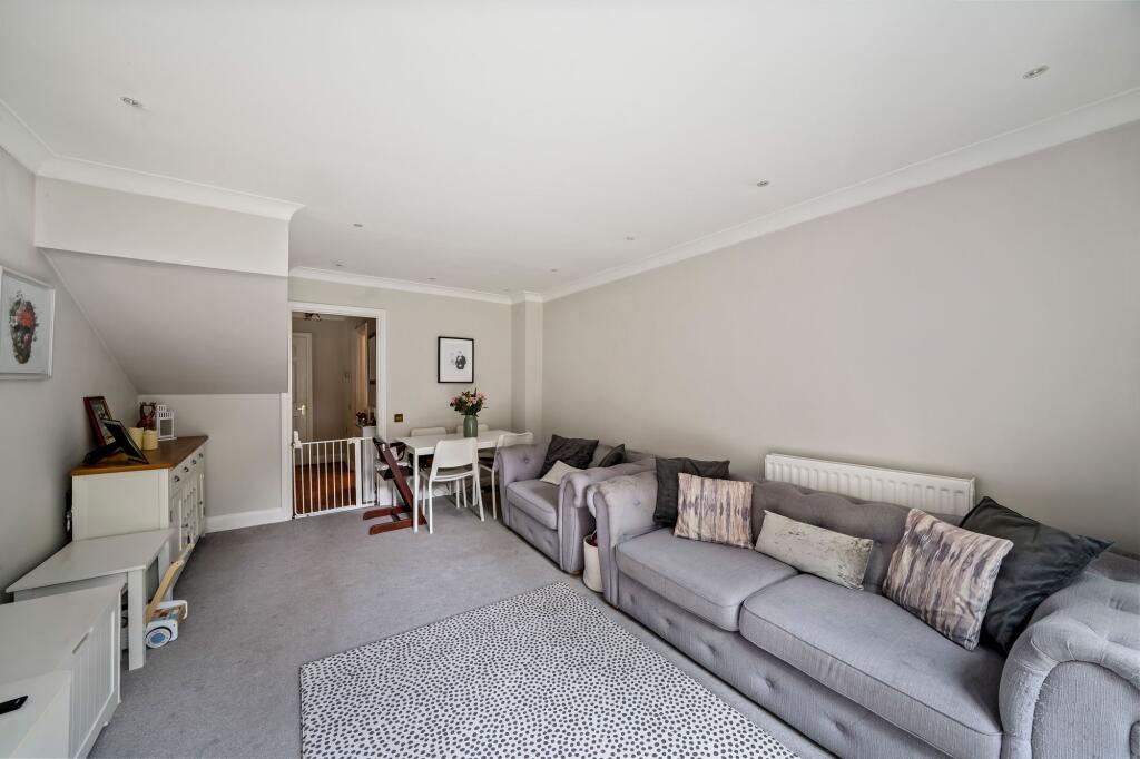 House in Sutton - View 4