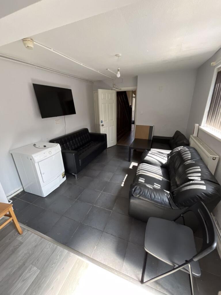 House in Nottingham, Radford - View 3