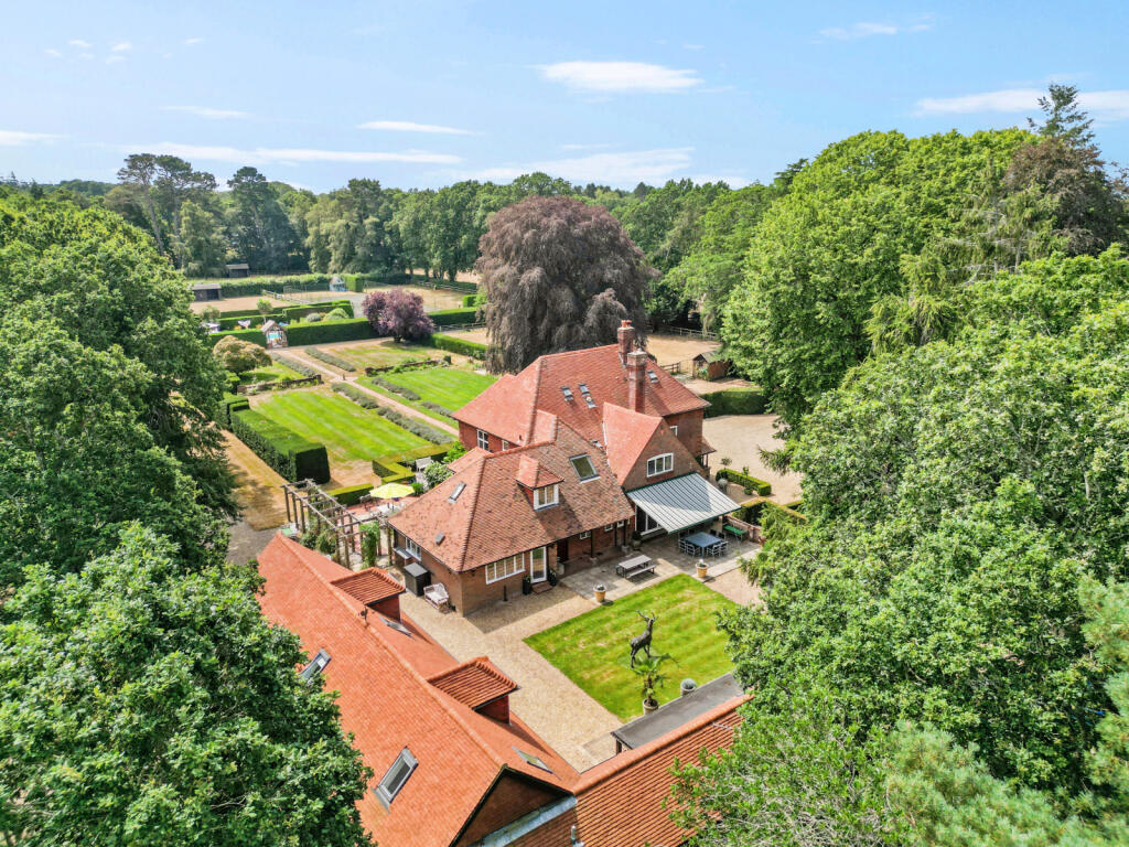 House in New Forest, Ringwood - View 2