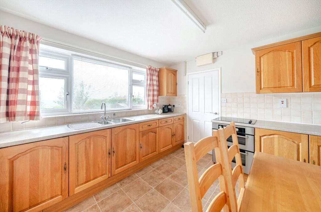 Rock Park Close, Llandrindod Wells, Powys photo 3