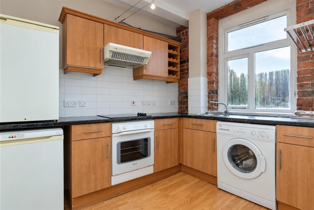 Apartment in Macclesfield, Cheshire East - View 4