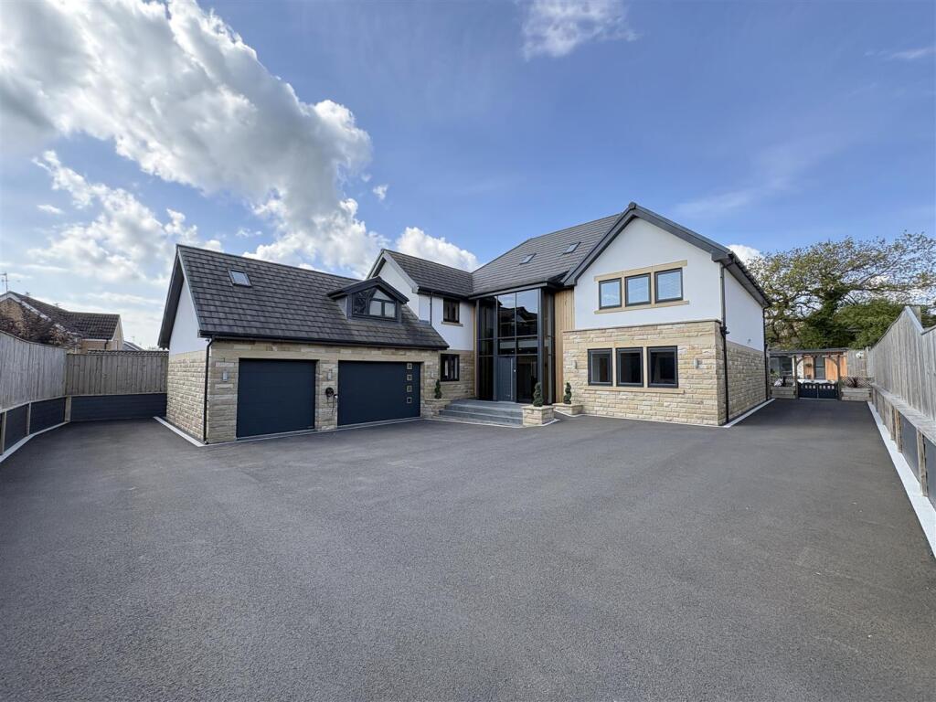 Main image of property: New Park Lane, Crook