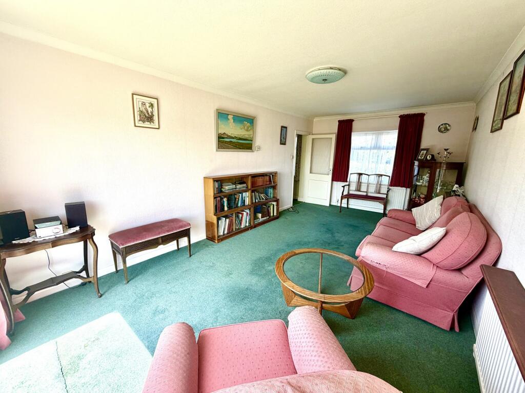 House in London, Royal Borough of Kingston upon Thames - More