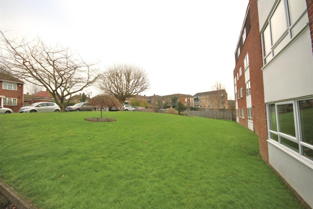 Apartment in Enfield - View 2