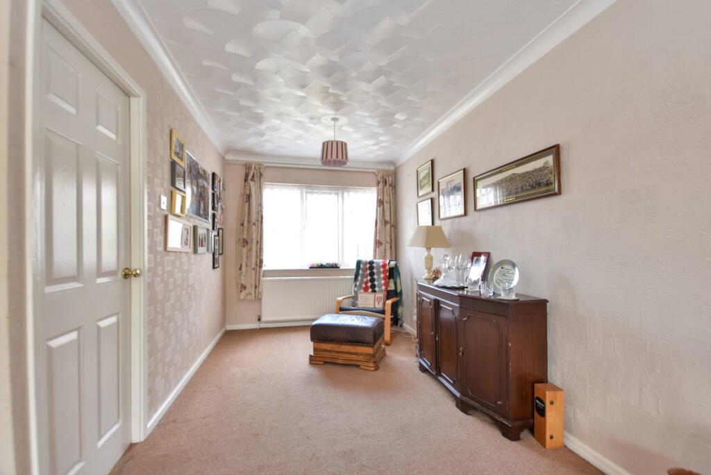 House in Wakefield, Outwood - More