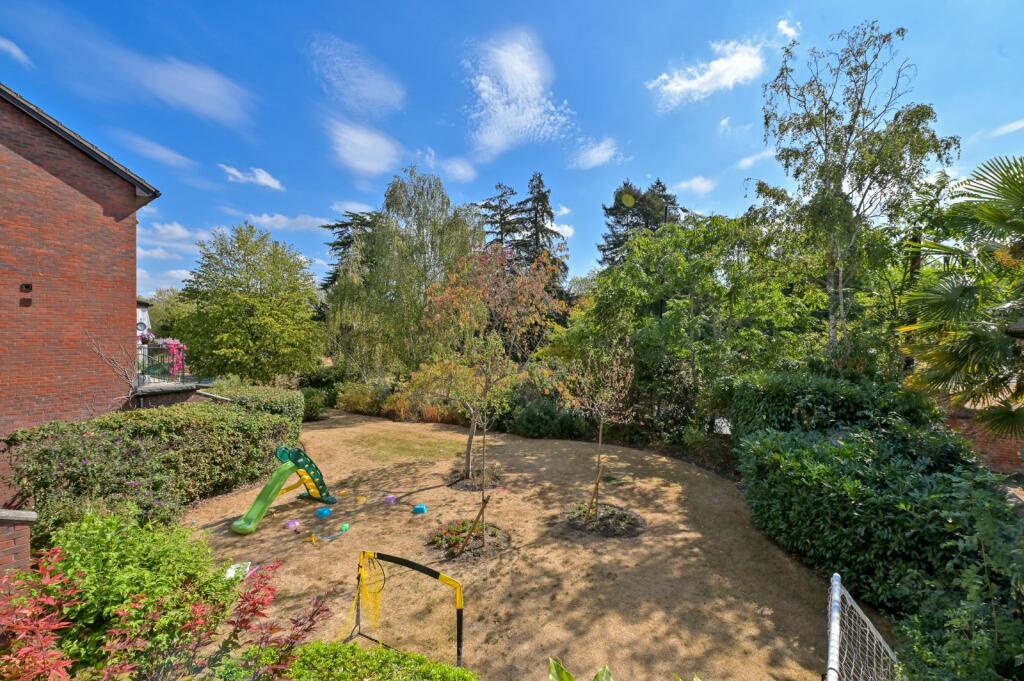 Apartment in Windsor - View 4