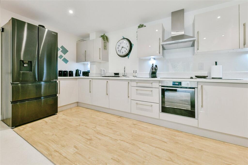 Apartment in Stevenage, Hertfordshire - More