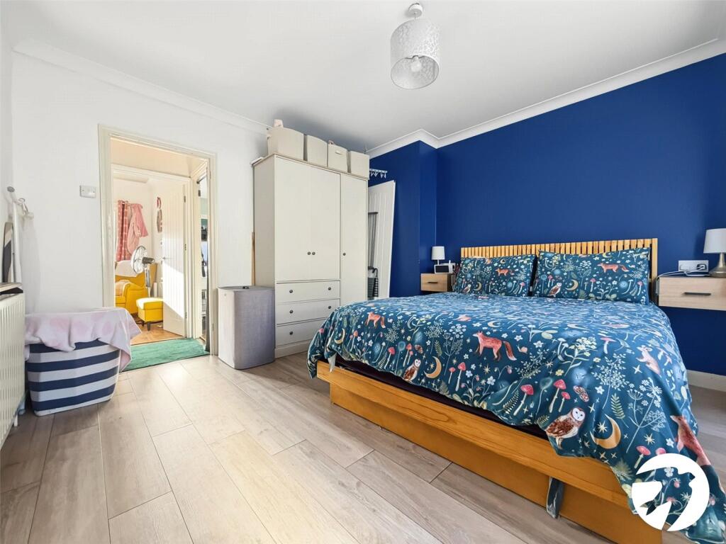 House in Chatham, Medway - More
