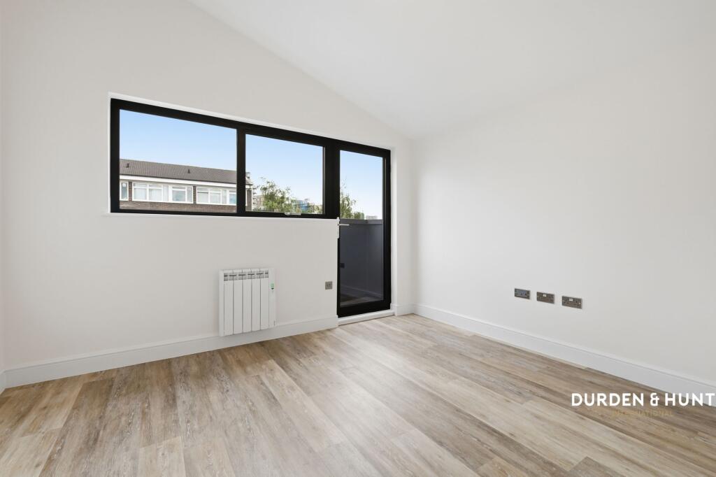 4 bedroom end of terrace house for rent