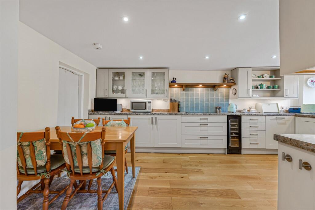 House in Stratford-on-Avon, Warmington - View 4