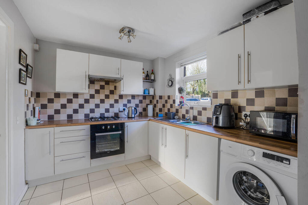 Bramhall Close, Milnrow OL16 4BY photo 3