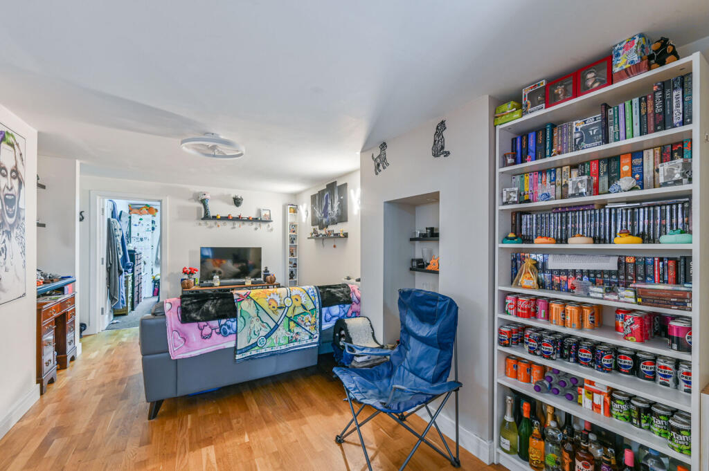 Apartment in Croydon - View 4