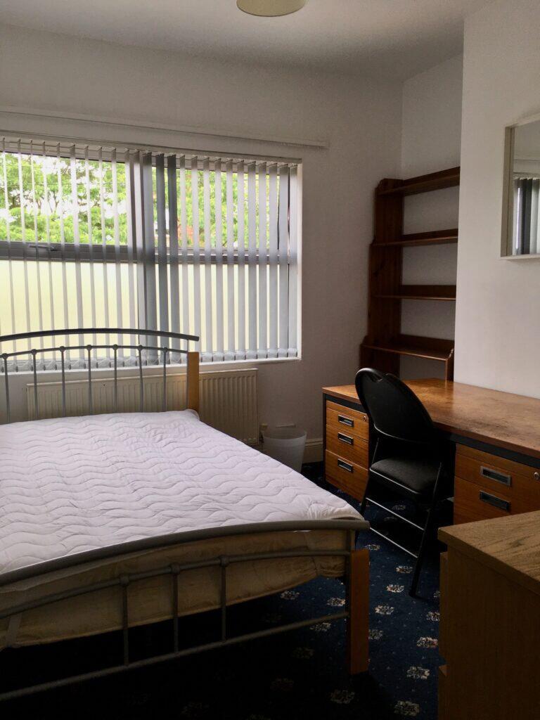 5 bedroom semi-detached house for rent