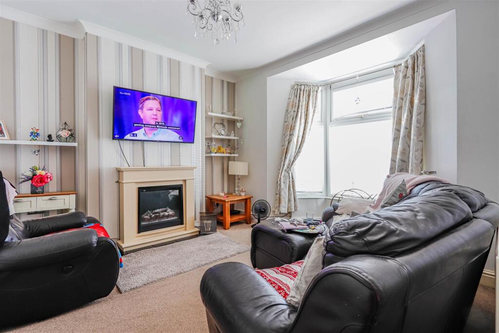 14 Courtenay Road photo 3