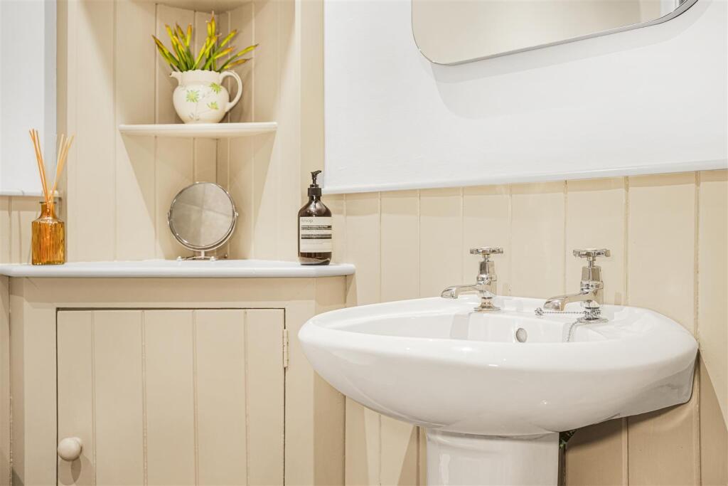 Additional image 47 of Hawthorn Crescent, Baildon, Shipley