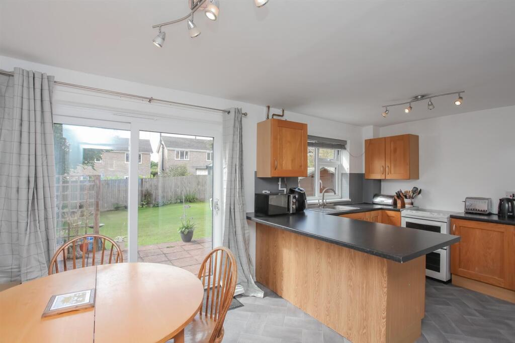 Longburges, Middleton Cheney, Banbury - More