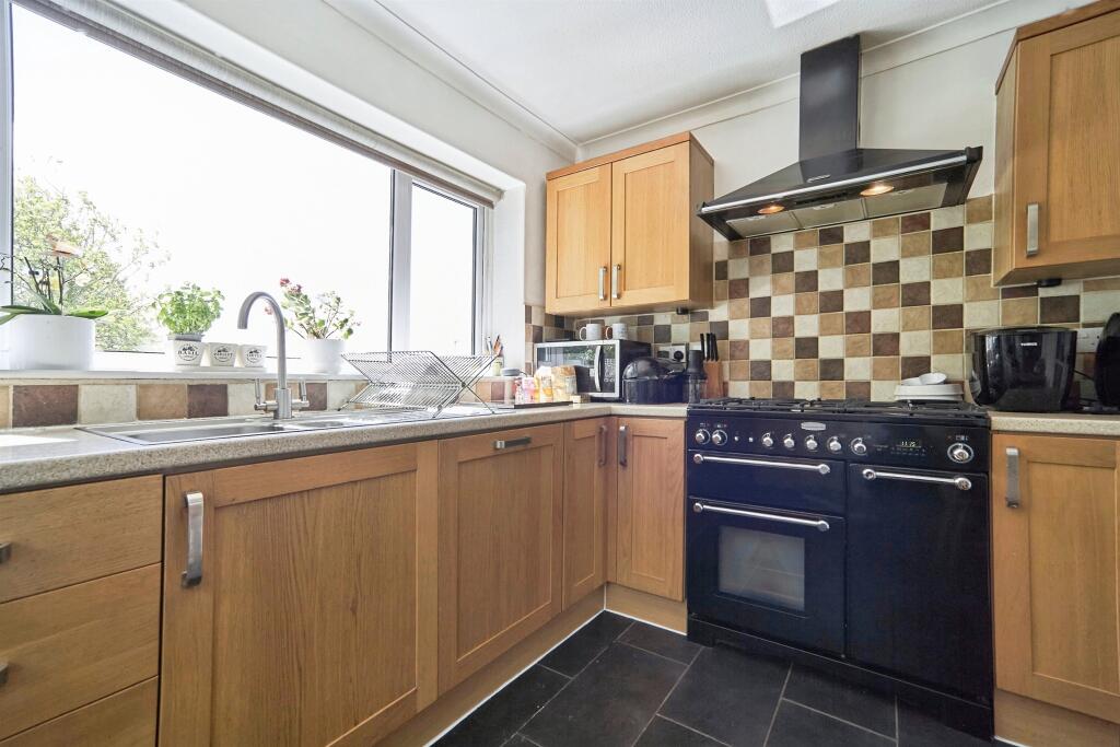 House in Bradford, Keighley - View 2
