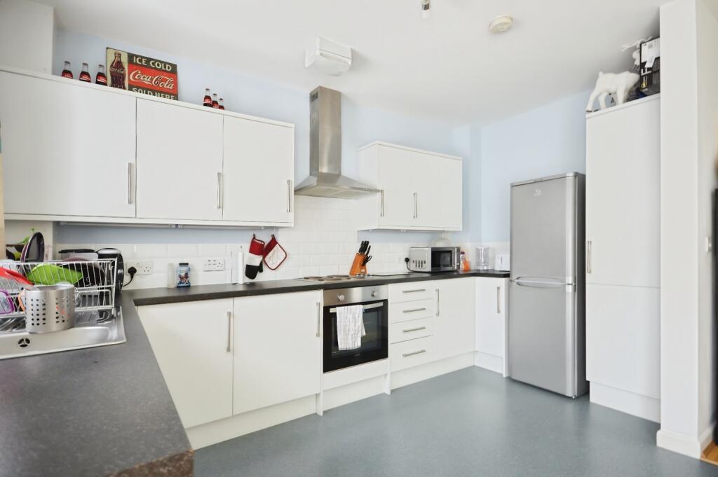 Apartment in Croydon - More